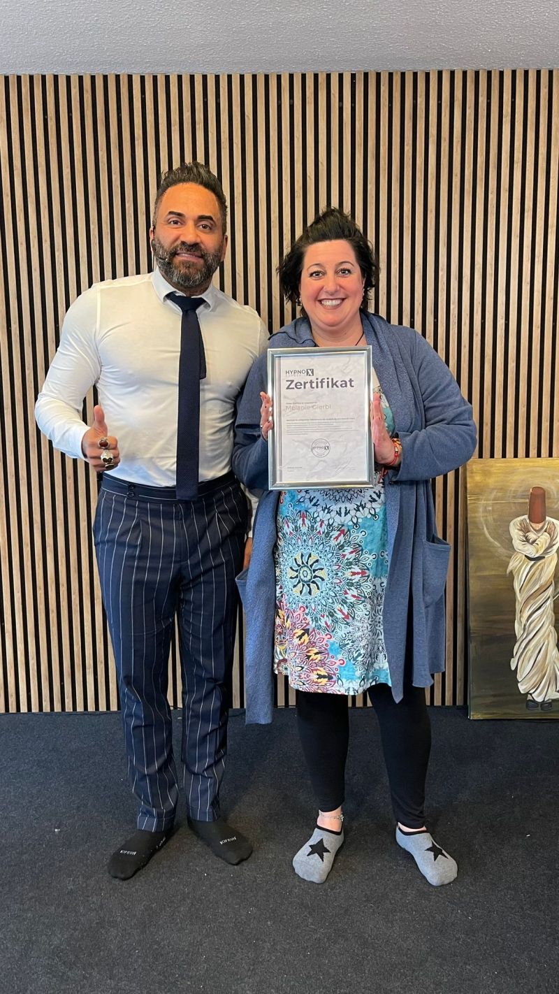 Foto gemeinsam mit Hypnose Coach Mr. Yasin